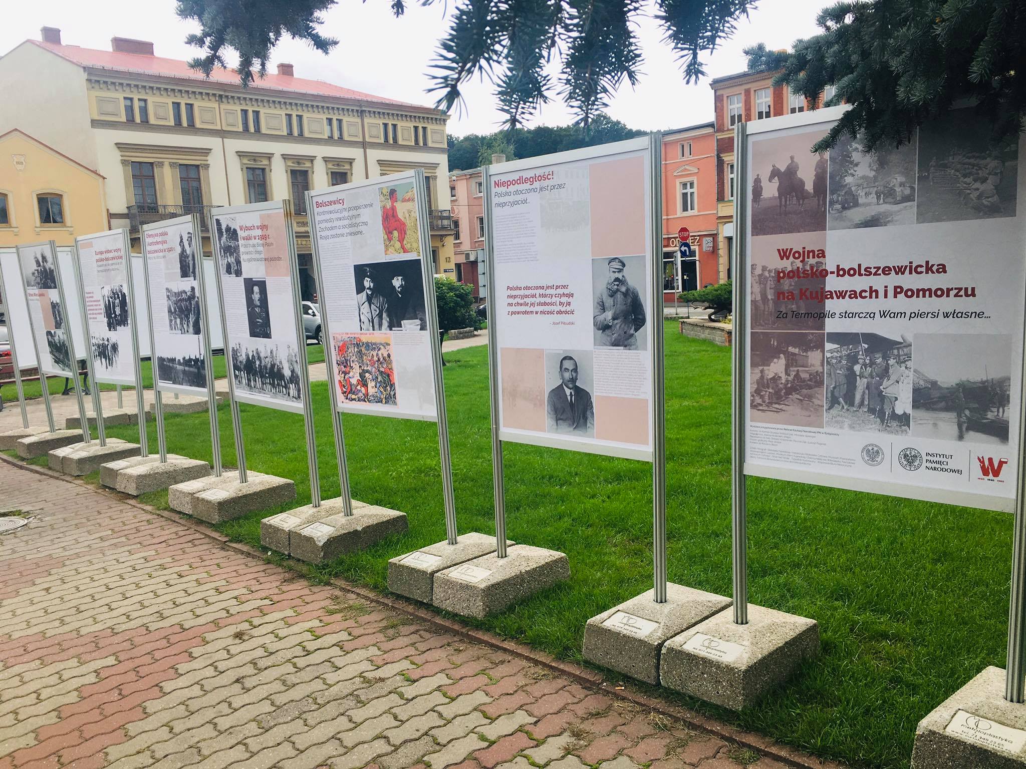 zdjecie prezentuje wystawe o wojnie polsko-bolszewickiej